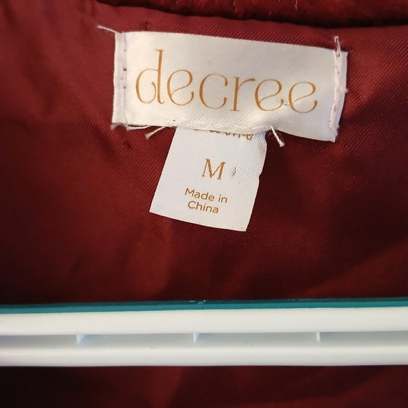 Decree Long‑Hair Faux Fur Vest – Size Medium – Burgundy “Cherry Cola” Color - Picture 2 of 5